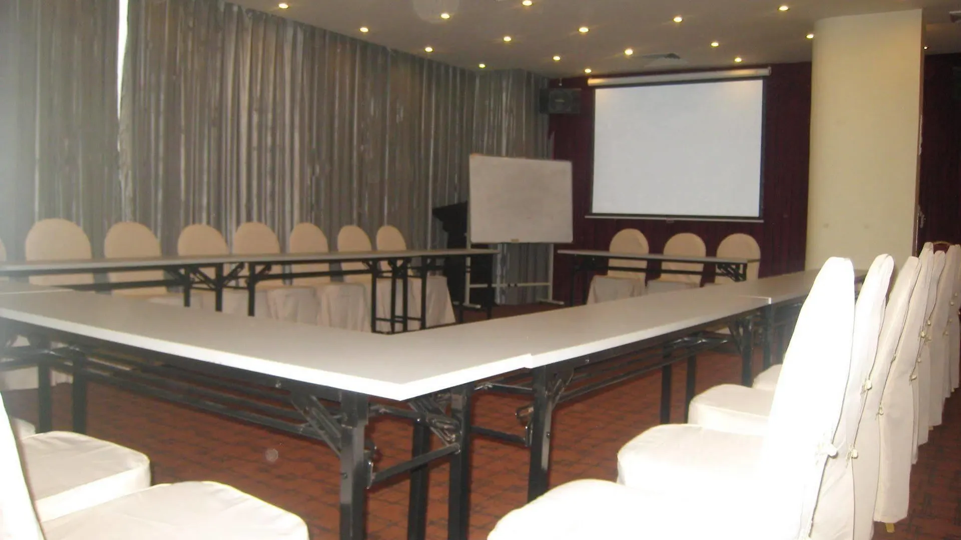 Zhuhai Haijing Hotel 3*,