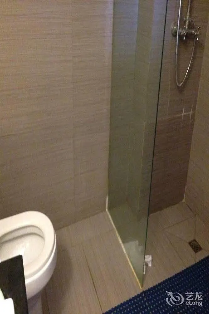 Zhuhai Haijing Hotel 3*,