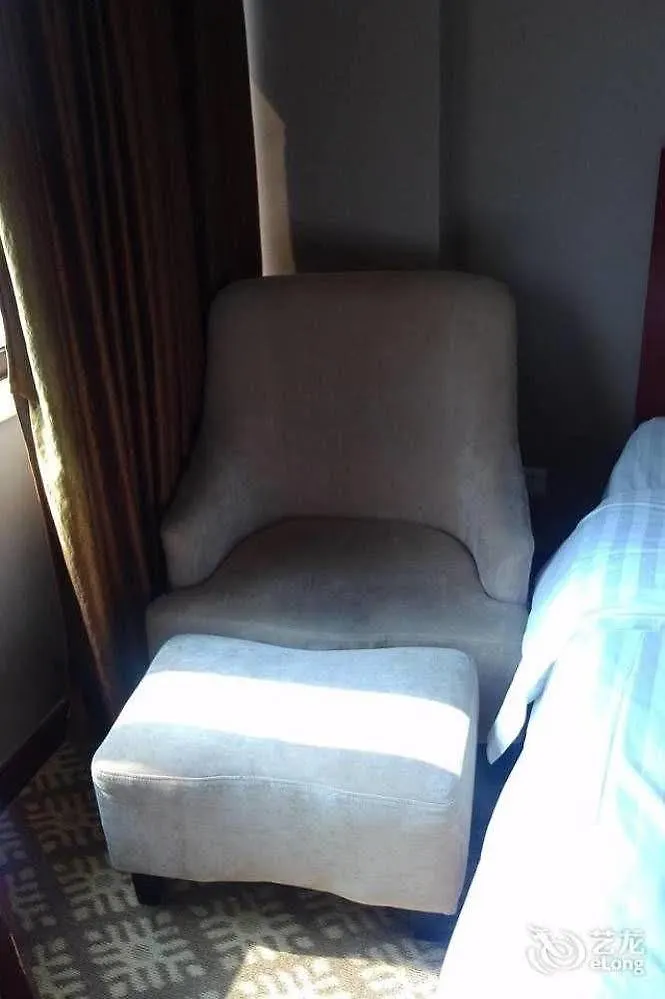 Zhuhai Haijing Hotel 3*,